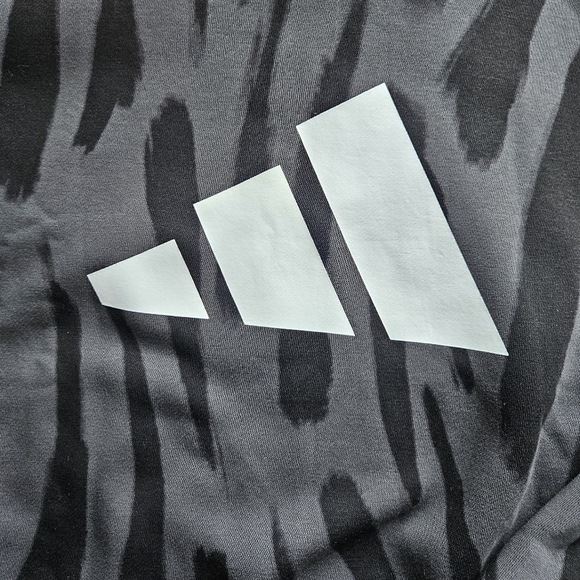 ADIDAS Sportswear Future icons Feel Fierce Graphic Sweatshirt Tiger Large NWT - Picture 6 of 14